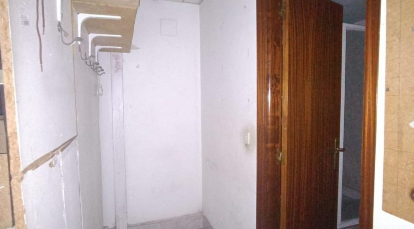 Local en venta en calle Hermanos Larrarte.