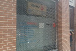 Local en venta en calle Hermanos Larrarte.