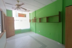 Local en venta en calle Hermanos Larrarte.