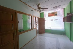 Local en venta en calle Hermanos Larrarte.