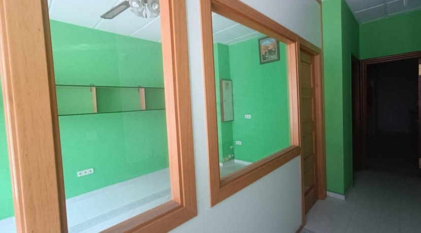 Local en venta en calle Hermanos Larrarte.