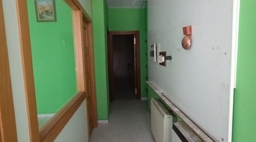 Local en venta en calle Hermanos Larrarte.