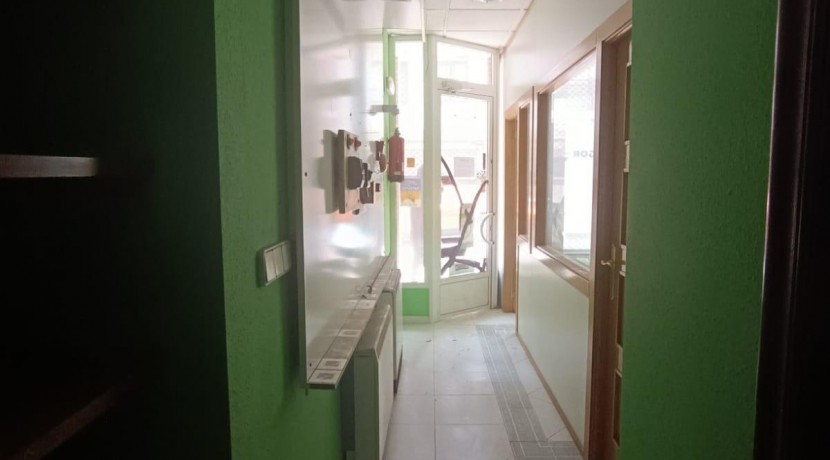 Local en venta en calle Hermanos Larrarte.