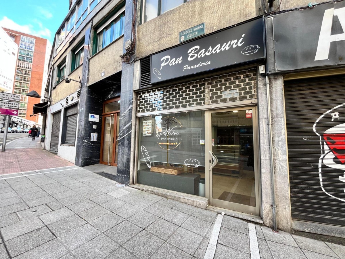 Local Muy Comercial Acondicionado Actualmente Como Panadería En Zona Ayuntamiento
