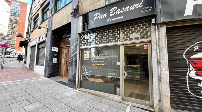 Local Muy Comercial Acondicionado Actualmente Como Panadería En Zona Ayuntamiento