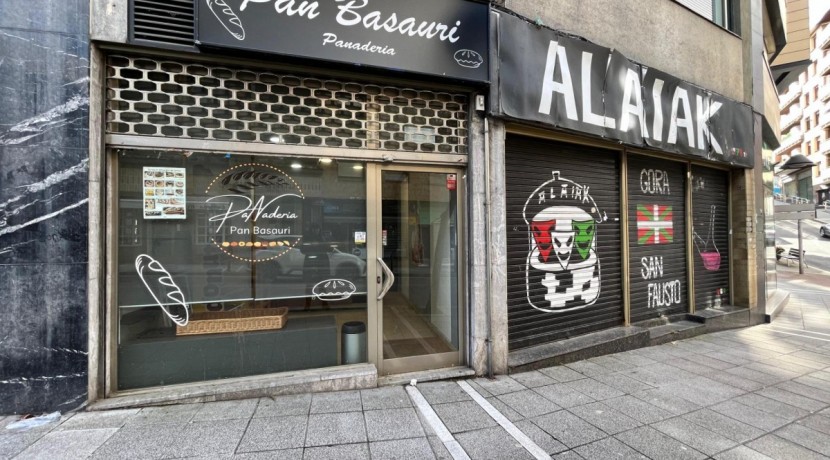 Local Muy Comercial Acondicionado Actualmente Como Panadería En Zona Ayuntamiento