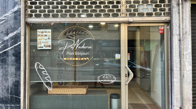 Local Muy Comercial Acondicionado Actualmente Como Panadería En Zona Ayuntamiento