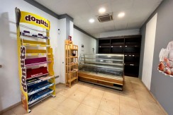 Local Muy Comercial Acondicionado Actualmente Como Panadería En Zona Ayuntamiento