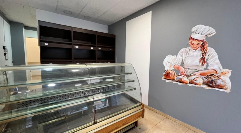 Local Muy Comercial Acondicionado Actualmente Como Panadería En Zona Ayuntamiento