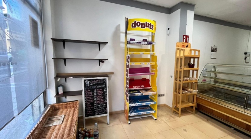 Local Muy Comercial Acondicionado Actualmente Como Panadería En Zona Ayuntamiento