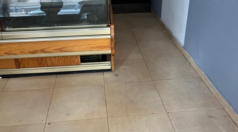 Local Muy Comercial Acondicionado Actualmente Como Panadería En Zona Ayuntamiento