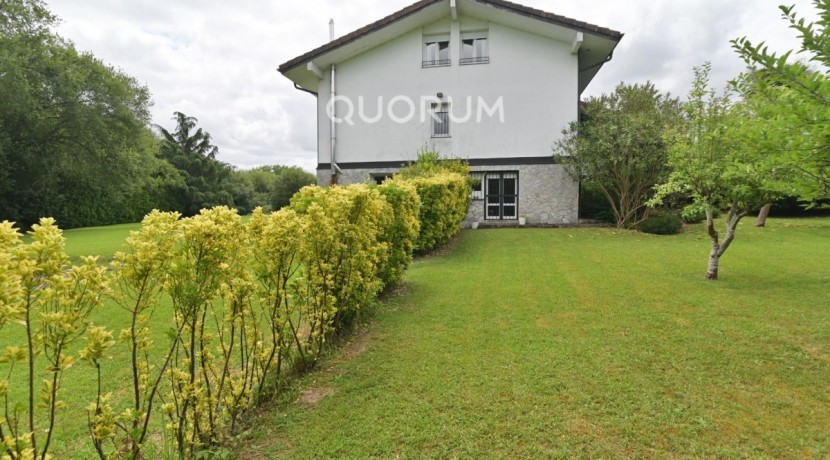 MAGNÍFICA CASA EN MUNGIA