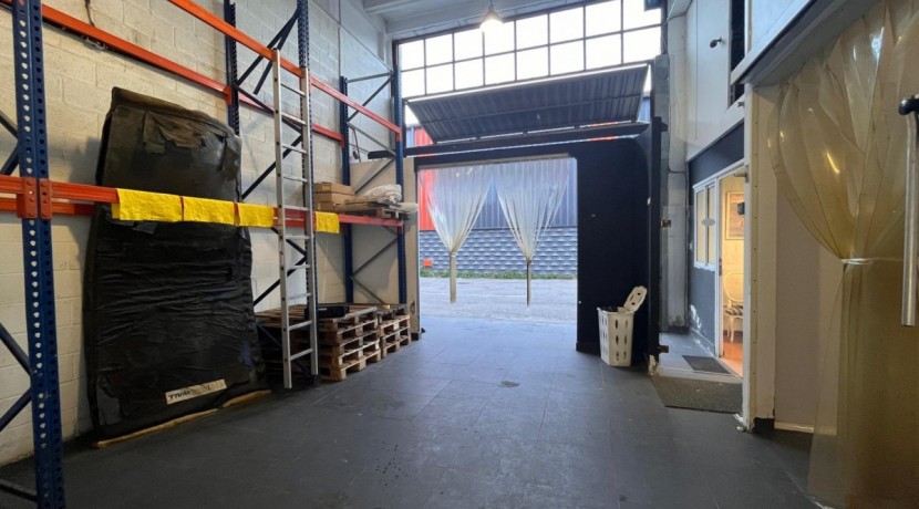 Nave Industrial Equipado Con Camáras de Frio En Zona Arteagoiti