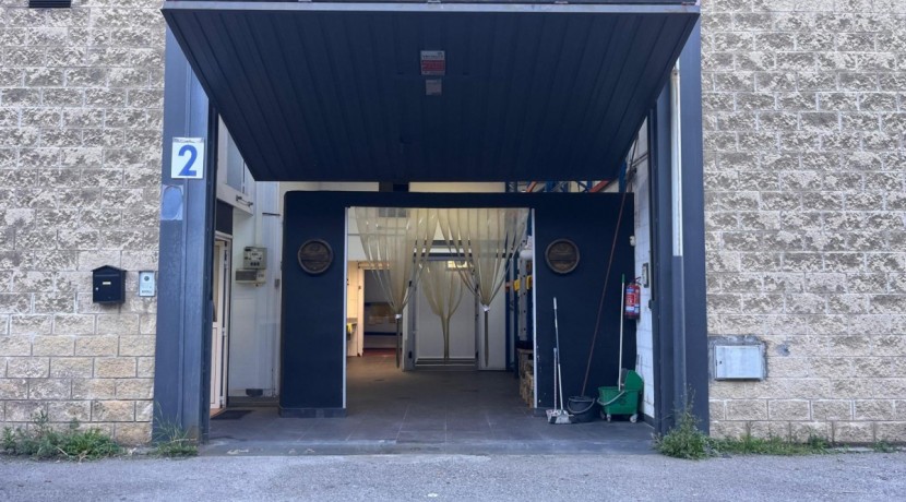 Nave Industrial Equipado Con Camáras de Frio En Zona Arteagoiti