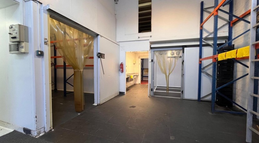 Nave Industrial Equipado Con Camáras de Frio En Zona Arteagoiti