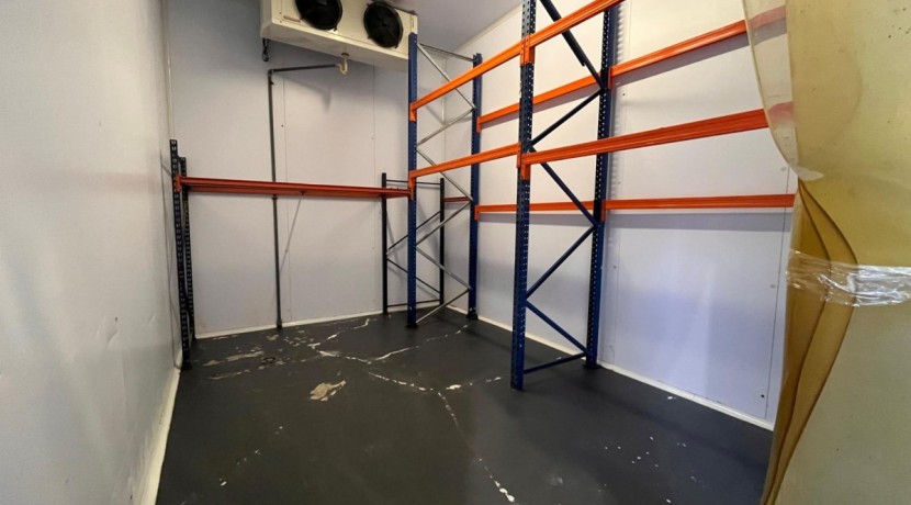 Nave Industrial Equipado Con Camáras de Frio En Zona Arteagoiti