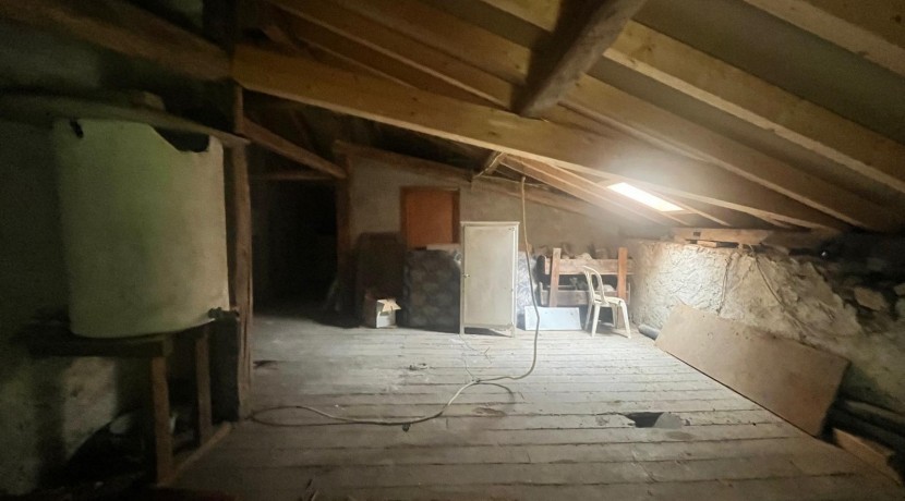 ¡OPORTUNIDAD! Vivienda Bifamiliar De Piedra Para Decorar A Tu Gusto Con Terreno y Tejado Reformado en Zeberio
