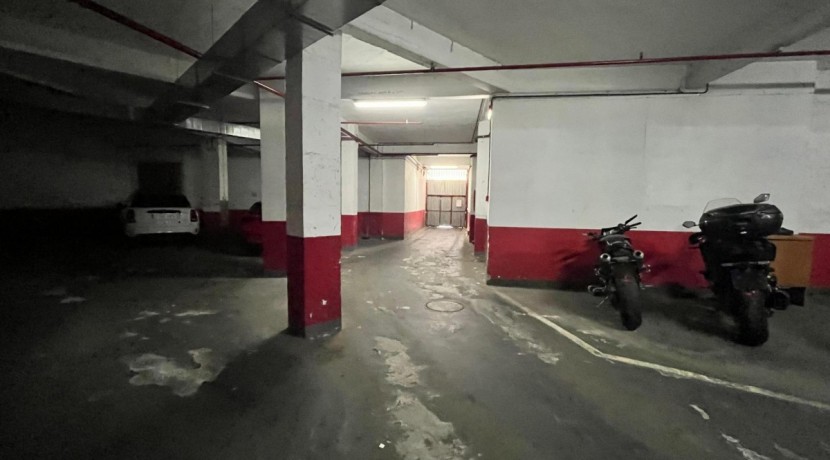 Parcela De Garaje Amplia En Zona Ayuntamiento
