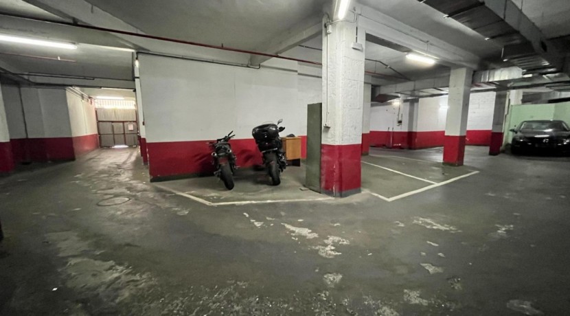 Parcela De Garaje Amplia En Zona Ayuntamiento