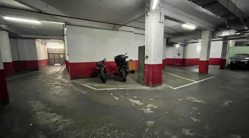Parcela De Garaje Amplia En Zona Ayuntamiento