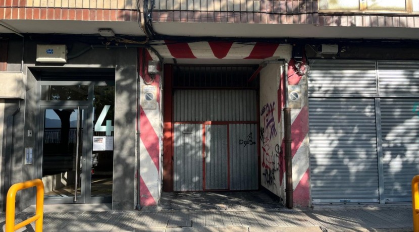 Parcela De Garaje Amplia En Zona Ayuntamiento