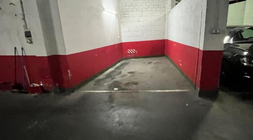 Parcela De Garaje Amplia En Zona Ayuntamiento