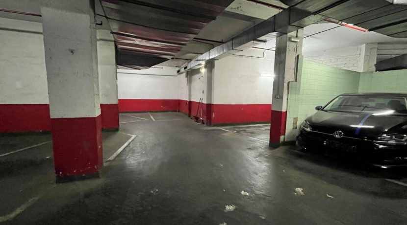 Parcela De Garaje Amplia En Zona Ayuntamiento