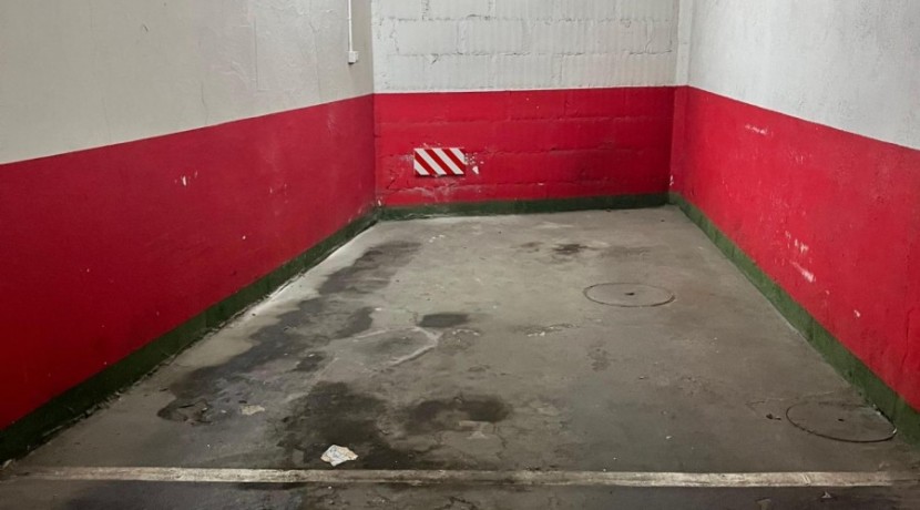 Parcela De Garaje Amplia En Zona Ayuntamiento