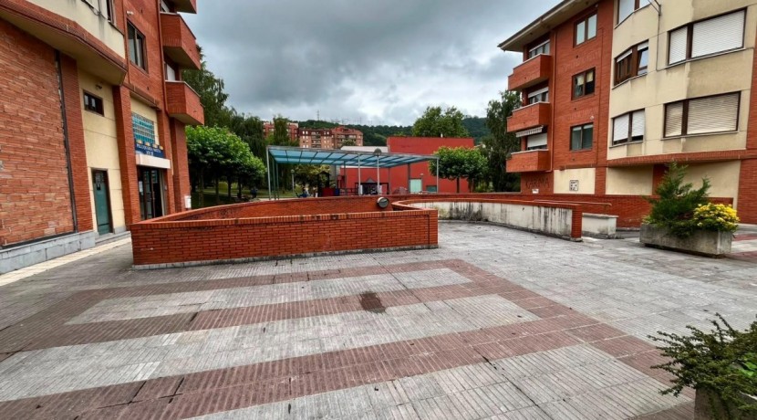 Parcela de Garaje Cerrada Amplia En Zona San Miguel