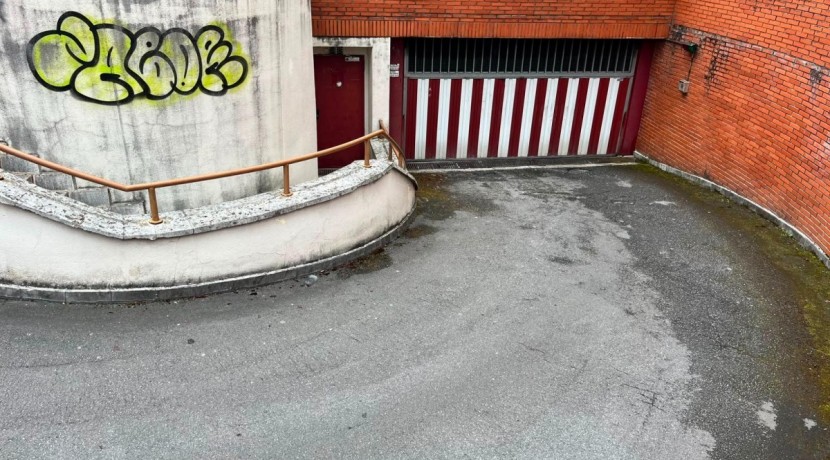 Parcela de Garaje Cerrada Amplia En Zona San Miguel