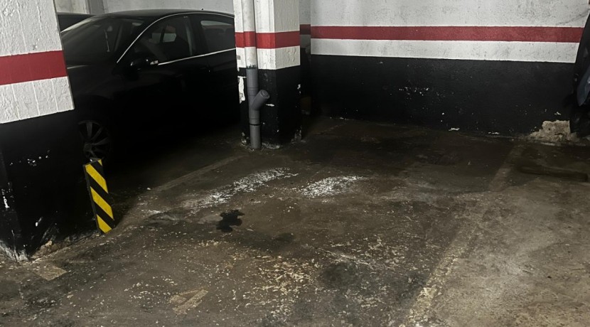 Parcela De Garaje Para Coche Pequeño En Zona Ariz