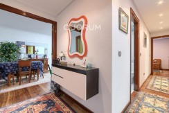 Piso Amplio Totalmente Exterior De 3 Dormitorios y 2 Baños Con Ascensor Cota 0, Garaje y Trastero Incluidos en Aperribai