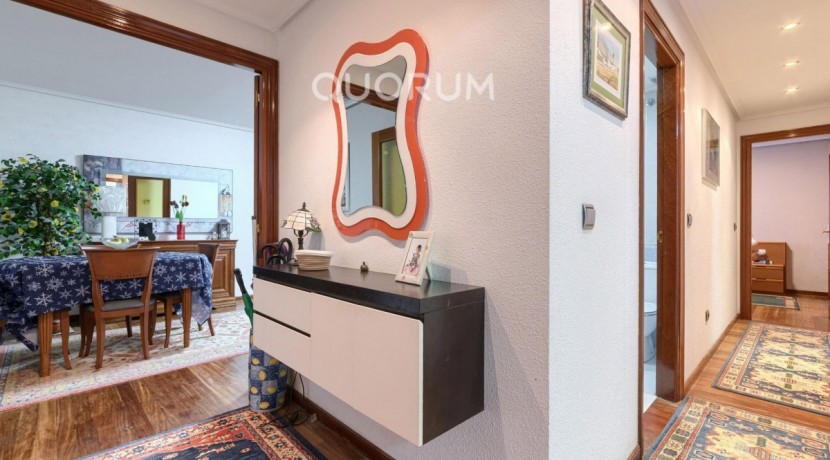 Piso Amplio Totalmente Exterior De 3 Dormitorios y 2 Baños Con Ascensor Cota 0, Garaje y Trastero Incluidos en Aperribai