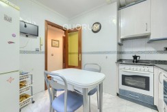 Piso Amplio Totalmente Exterior De 3 Dormitorios y 2 Baños Con Ascensor Cota 0, Garaje y Trastero Incluidos en Aperribai