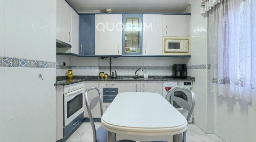 Piso Amplio Totalmente Exterior De 3 Dormitorios y 2 Baños Con Ascensor Cota 0, Garaje y Trastero Incluidos en Aperribai