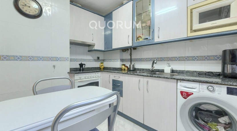 Piso Amplio Totalmente Exterior De 3 Dormitorios y 2 Baños Con Ascensor Cota 0, Garaje y Trastero Incluidos en Aperribai