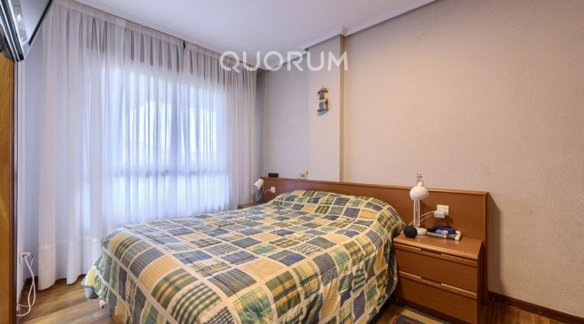 Piso Amplio Totalmente Exterior De 3 Dormitorios y 2 Baños Con Ascensor Cota 0, Garaje y Trastero Incluidos en Aperribai