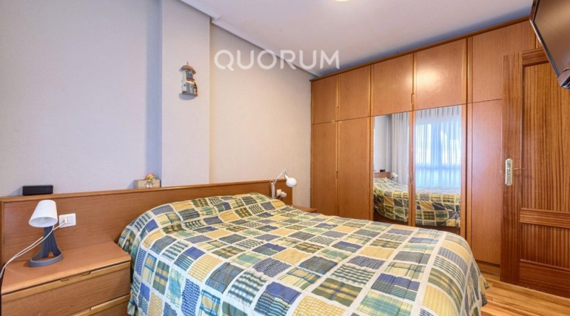 Piso Amplio Totalmente Exterior De 3 Dormitorios y 2 Baños Con Ascensor Cota 0, Garaje y Trastero Incluidos en Aperribai