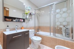 Piso Amplio Totalmente Exterior De 3 Dormitorios y 2 Baños Con Ascensor Cota 0, Garaje y Trastero Incluidos en Aperribai