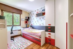 Piso Amplio Totalmente Exterior De 3 Dormitorios y 2 Baños Con Ascensor Cota 0, Garaje y Trastero Incluidos en Aperribai