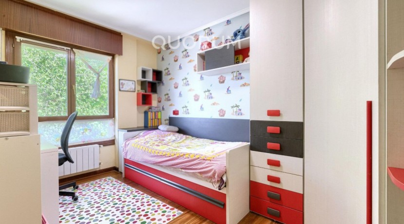 Piso Amplio Totalmente Exterior De 3 Dormitorios y 2 Baños Con Ascensor Cota 0, Garaje y Trastero Incluidos en Aperribai