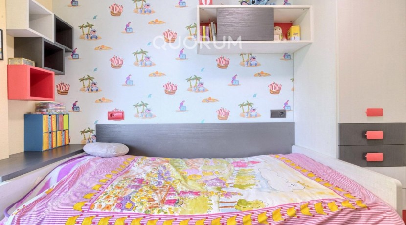 Piso Amplio Totalmente Exterior De 3 Dormitorios y 2 Baños Con Ascensor Cota 0, Garaje y Trastero Incluidos en Aperribai