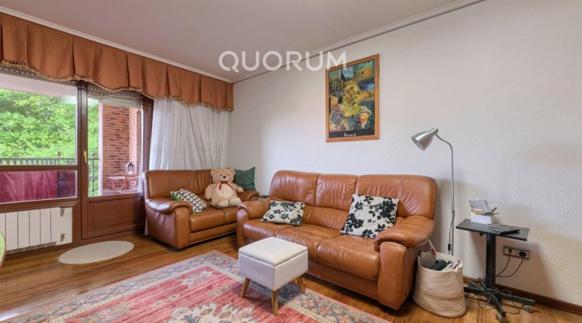 Piso Amplio Totalmente Exterior De 3 Dormitorios y 2 Baños Con Ascensor Cota 0, Garaje y Trastero Incluidos en Aperribai