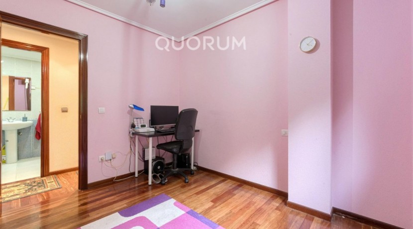 Piso Amplio Totalmente Exterior De 3 Dormitorios y 2 Baños Con Ascensor Cota 0, Garaje y Trastero Incluidos en Aperribai
