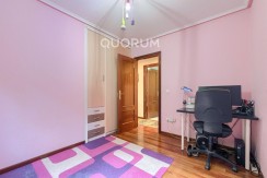 Piso Amplio Totalmente Exterior De 3 Dormitorios y 2 Baños Con Ascensor Cota 0, Garaje y Trastero Incluidos en Aperribai