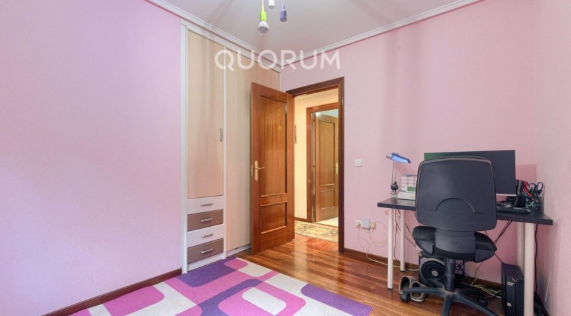 Piso Amplio Totalmente Exterior De 3 Dormitorios y 2 Baños Con Ascensor Cota 0, Garaje y Trastero Incluidos en Aperribai