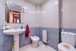Piso Amplio Totalmente Exterior De 3 Dormitorios y 2 Baños Con Ascensor Cota 0, Garaje y Trastero Incluidos en Aperribai