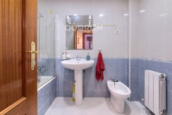 Piso Amplio Totalmente Exterior De 3 Dormitorios y 2 Baños Con Ascensor Cota 0, Garaje y Trastero Incluidos en Aperribai
