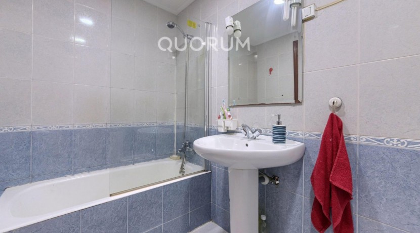 Piso Amplio Totalmente Exterior De 3 Dormitorios y 2 Baños Con Ascensor Cota 0, Garaje y Trastero Incluidos en Aperribai