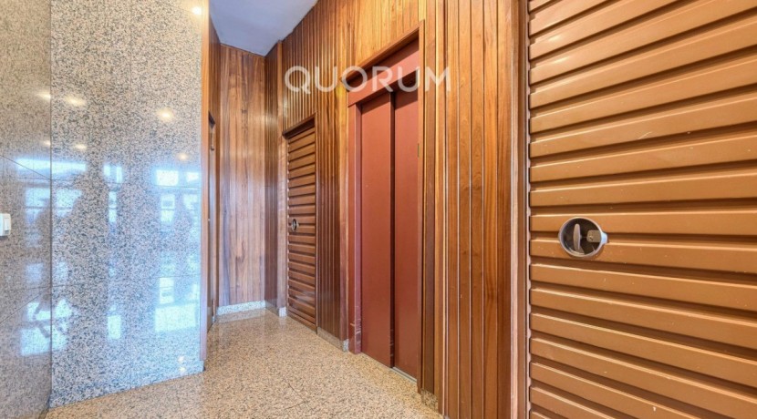 Piso Amplio Totalmente Exterior De 3 Dormitorios y 2 Baños Con Ascensor Cota 0, Garaje y Trastero Incluidos en Aperribai